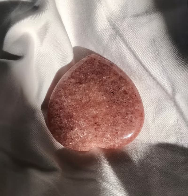 紅草莓晶心形小碟 帶彩 擺件 水晶 雕件 天然原石 水晶原礦