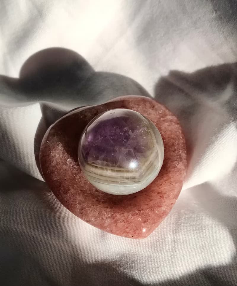 紅草莓晶心形小碟 帶彩 擺件 水晶 雕件 天然原石 水晶原礦