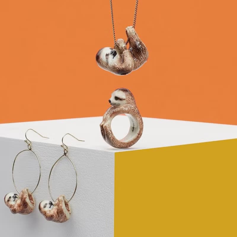 AndMary 手繪瓷項鍊-樹懶 禮盒裝 Tiny Hanging Sloth Necklace