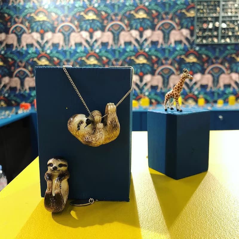 AndMary 手繪瓷項鍊-樹懶 禮盒裝 Tiny Hanging Sloth Necklace