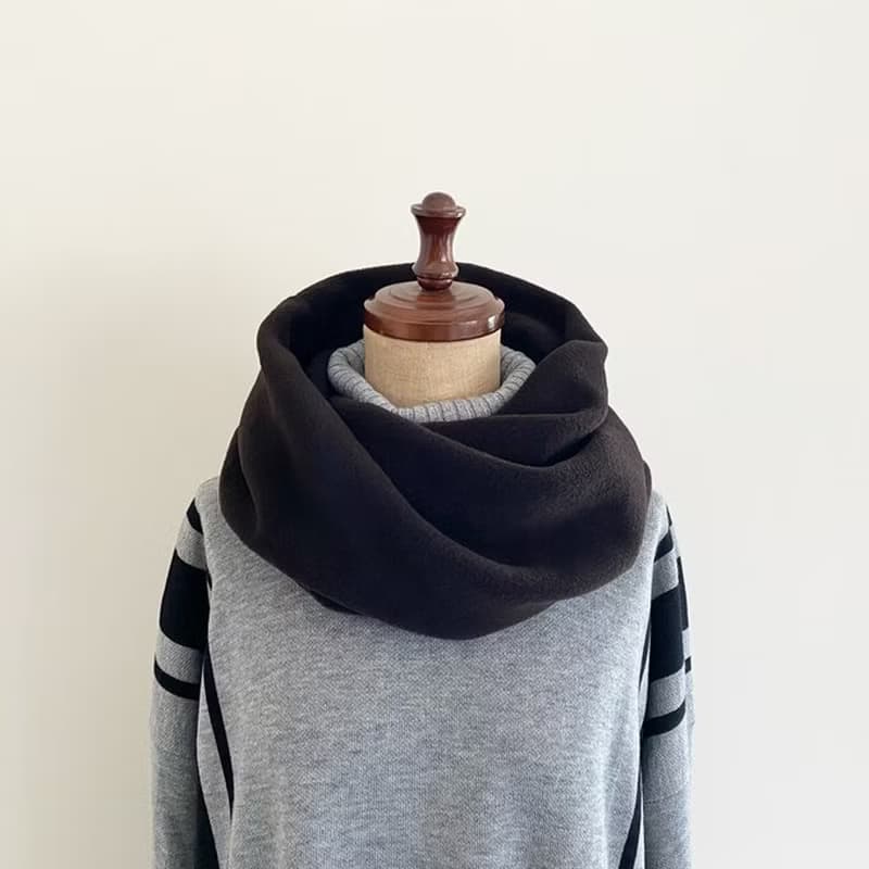 かぶるだけでオシャレに決まる　軽くてあたたかいフリース素材のスヌード　黒　ブラック　無地　メンズ　レディース　男女兼用　ユニセックス