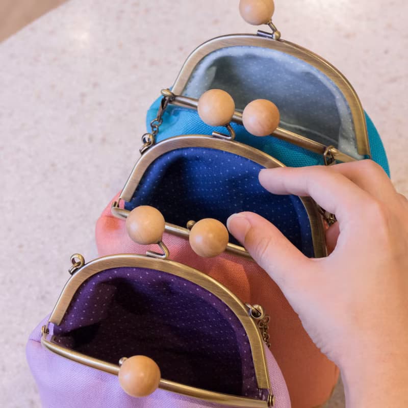 【情人節禮盒】睡貓魚口金包/側背包/手機包(葡萄柚橘)_手工絹印