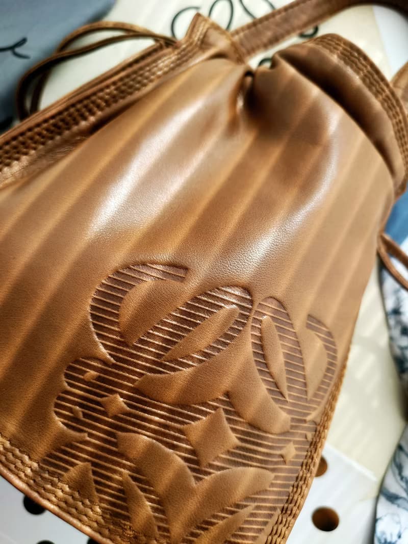 中古包 Loewe Flamenco 咖啡羊皮束口袋肩背包斜挎包單肩包束繩包