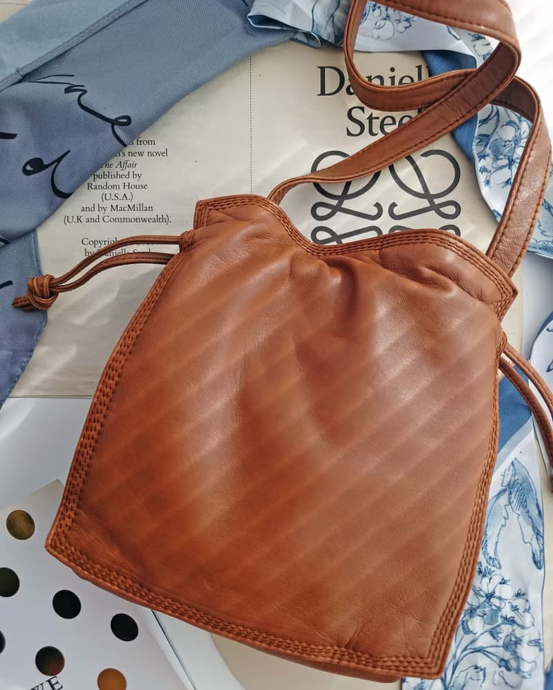 中古包 Loewe Flamenco 咖啡羊皮束口袋肩背包斜挎包單肩包束繩包