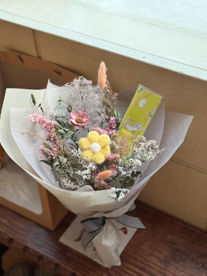 畢業花束 乾燥花束 禮物花束 含設計師電繪書籤一枚