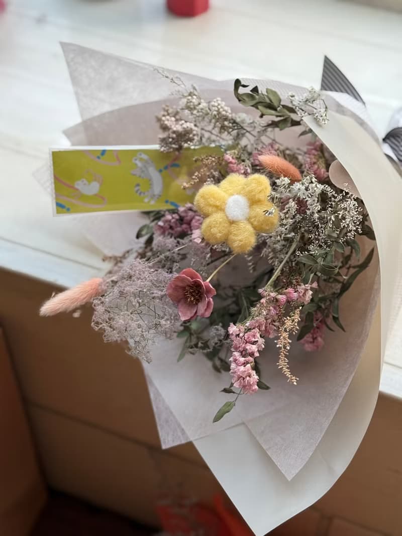 畢業花束 乾燥花束 禮物花束 含設計師電繪書籤一枚