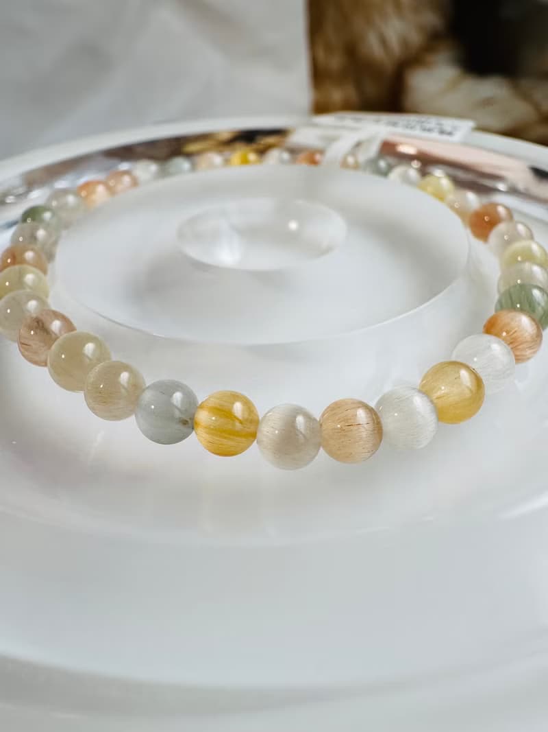 畢業級貓眼濃色彩兔毛水晶4.9-5.3mm6.42g滿順帶稀有灰兔毛