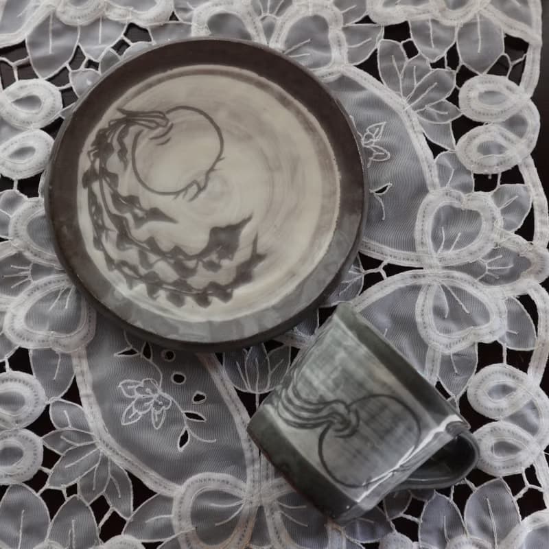 カブのお皿とマグカップ