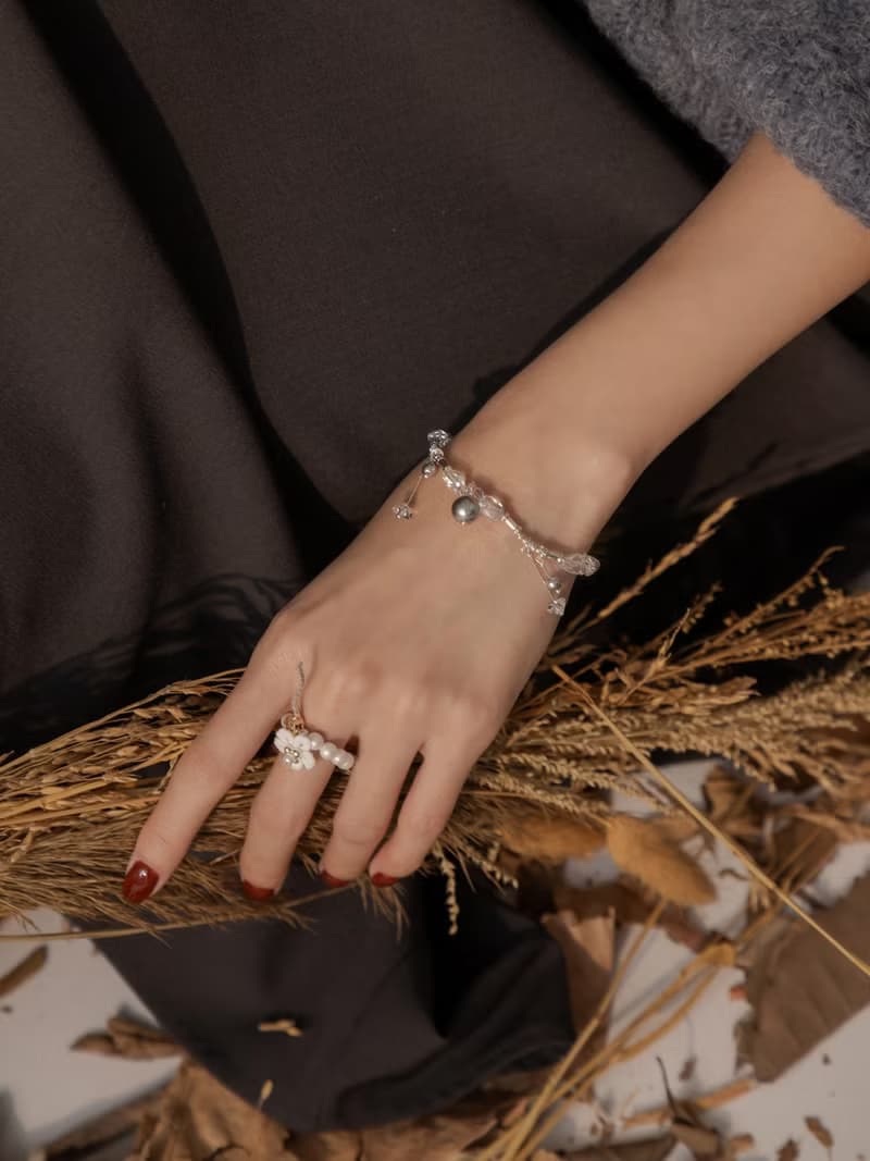 海邊有座圖書館。MUCHAT手作珍珠水晶手鍊 (不含蝶結吊墜)