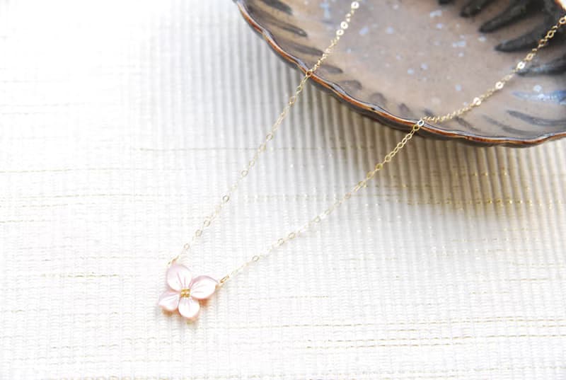 ４枚の花弁のお花のネックレス　ピンク１４kgf