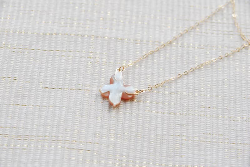 ４枚の花弁のお花のネックレス　ピンク１４kgf