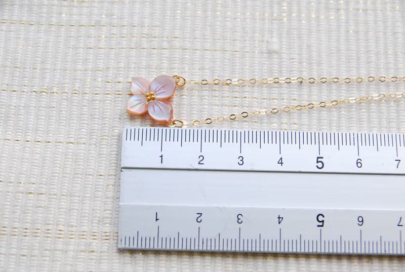４枚の花弁のお花のネックレス　ピンク１４kgf