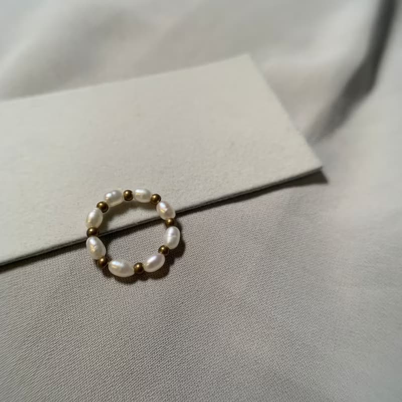 Les Clairs 手作米形珍珠與小黃銅圓珠戒指 - 復古色與黃銅原色
