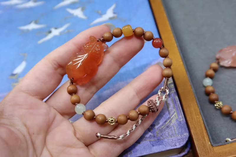 如意錦鯉 中式的奢雅 行走的香水瓶印度老山檀搭配南紅如意錦鯉