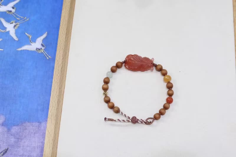 如意錦鯉 中式的奢雅 行走的香水瓶印度老山檀搭配南紅如意錦鯉