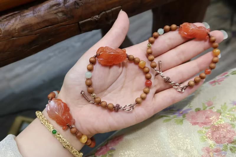 如意錦鯉 中式的奢雅 行走的香水瓶印度老山檀搭配南紅如意錦鯉