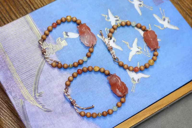 如意錦鯉 中式的奢雅 行走的香水瓶印度老山檀搭配南紅如意錦鯉