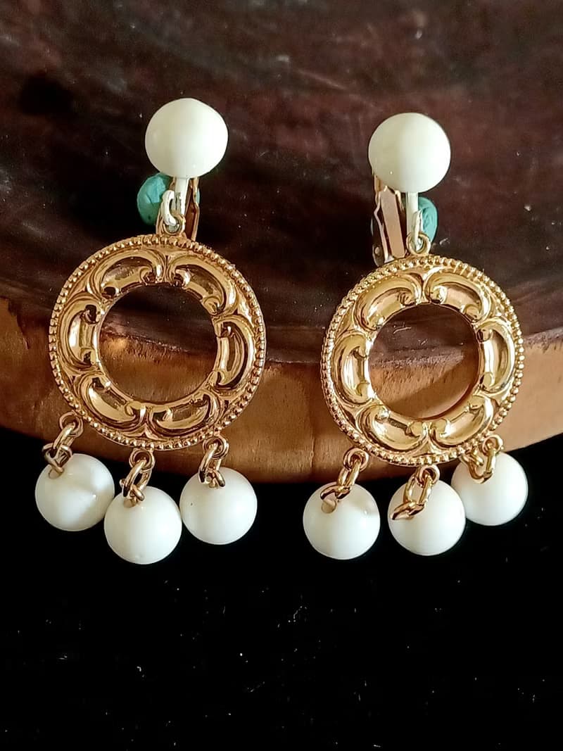 vintage jewelry 典雅金環垂墜白色串珠 夾式耳環