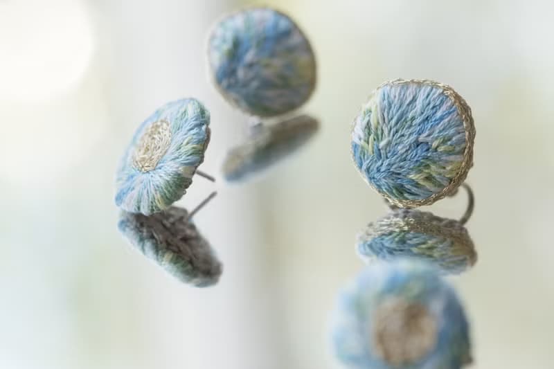 成對不對稱手工刺繡耳環・月光海