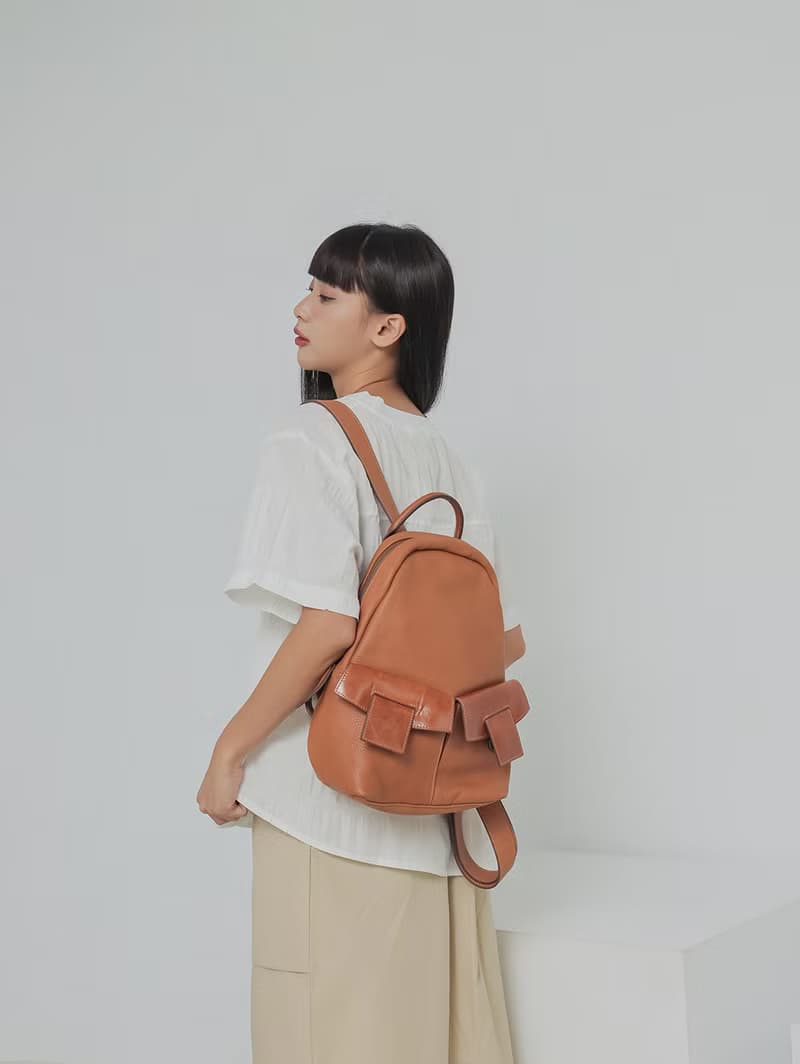 supportingrole 三角闊型真皮中性簡約休閒後背包 咖啡