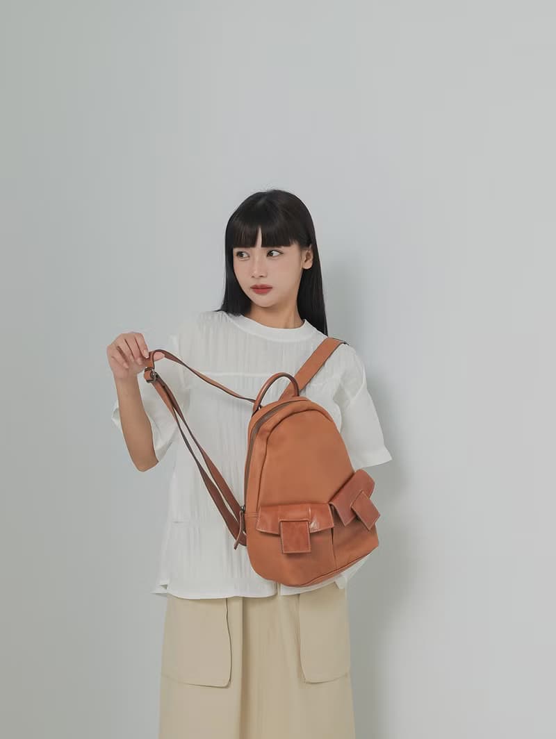 supportingrole 三角闊型真皮中性簡約休閒後背包 咖啡