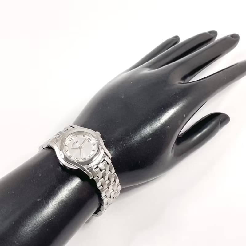 【日本直送 中古美品】グッチ GUCCI 腕時計 5500L ステンレススチール シルバー クオーツ シルバー文字盤 レディース