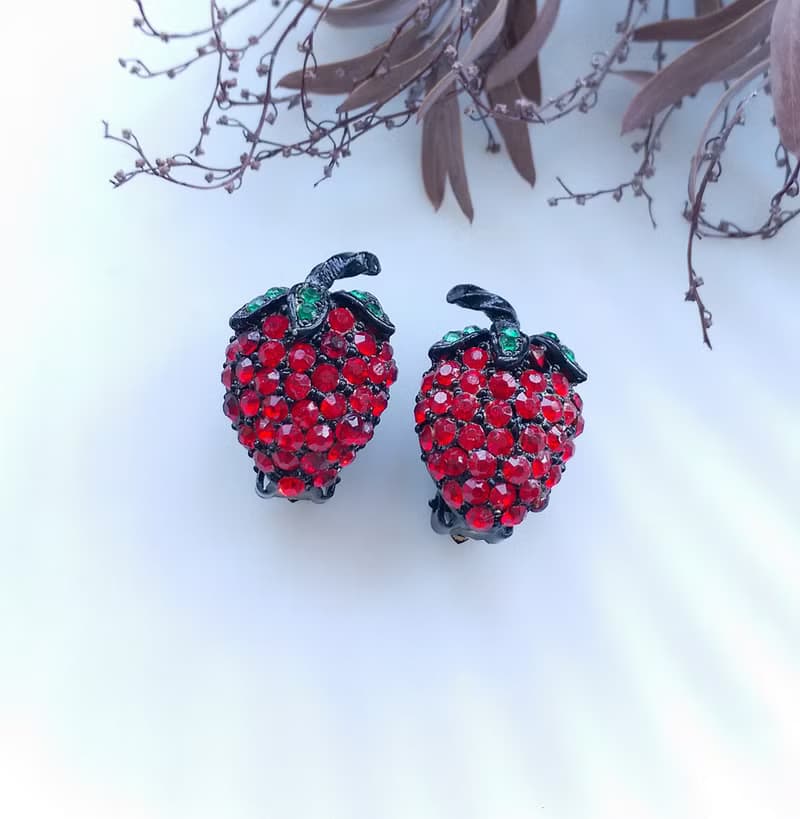 【西洋古董飾品 】WEISS 可愛 紅草莓 夾式耳環