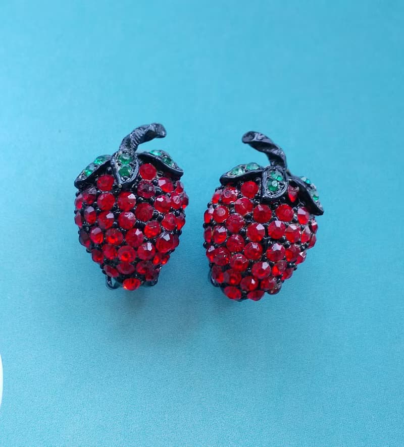 【西洋古董飾品 】WEISS 可愛 紅草莓 夾式耳環
