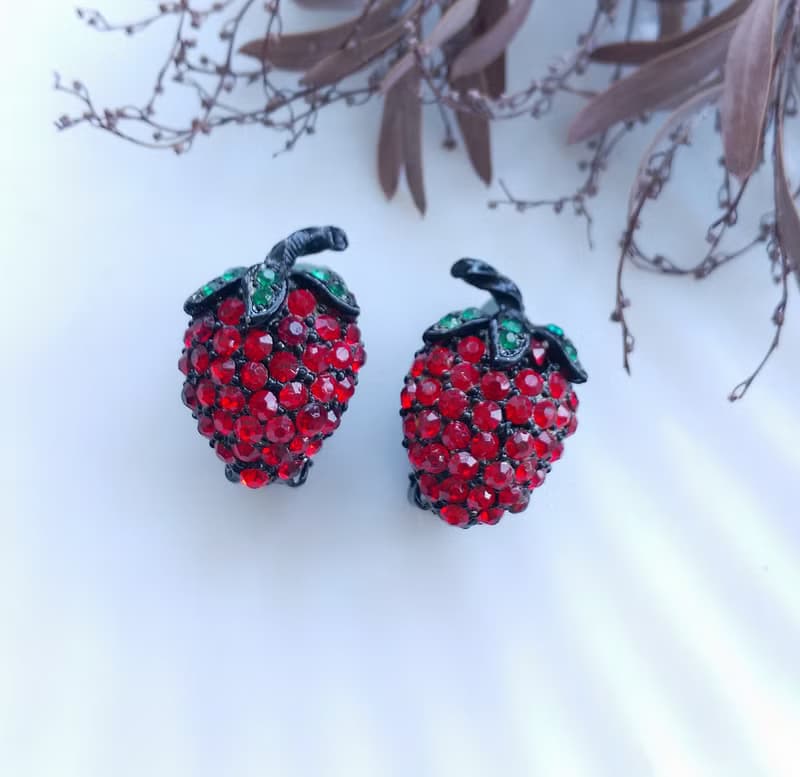 【西洋古董飾品 】WEISS 可愛 紅草莓 夾式耳環