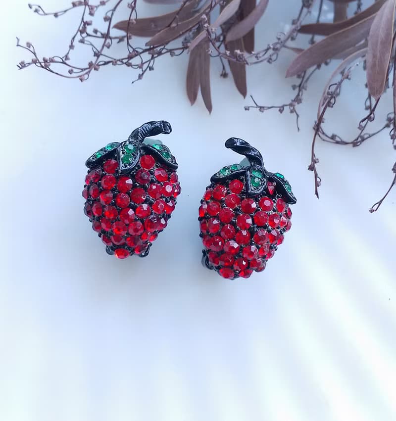 【西洋古董飾品 】WEISS 可愛 紅草莓 夾式耳環