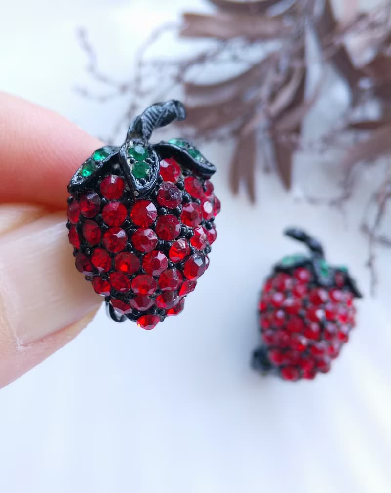 【西洋古董飾品 】WEISS 可愛 紅草莓 夾式耳環