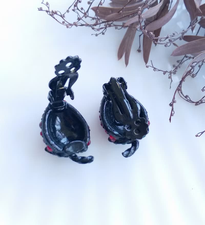 【西洋古董飾品 】WEISS 可愛 紅草莓 夾式耳環