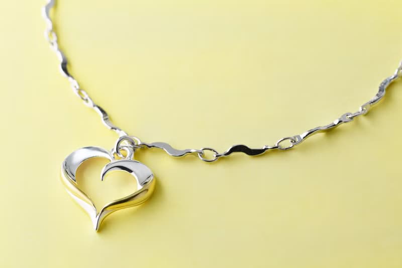 14K金撞色愛心扭轉手鍊 (HBRJA0878B)