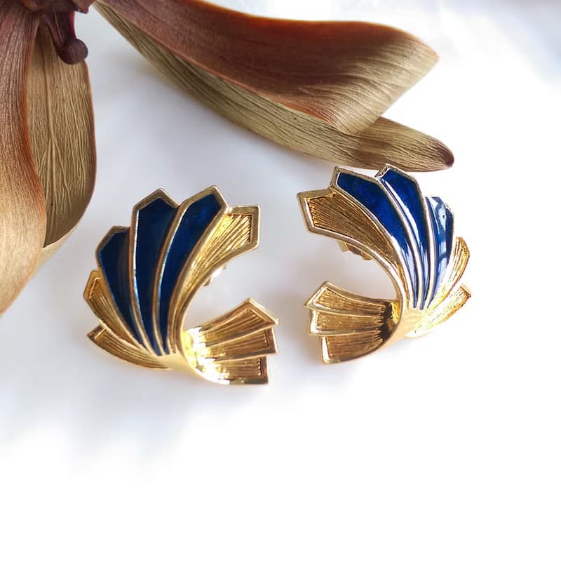 Vintage Jewelry 西洋古董飾品 AVON 對稱 優雅 飛揚 針式耳環