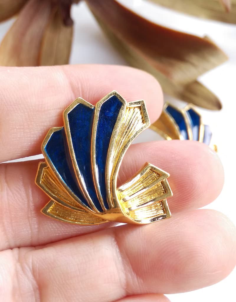 Vintage Jewelry 西洋古董飾品 AVON 對稱 優雅 飛揚 針式耳環