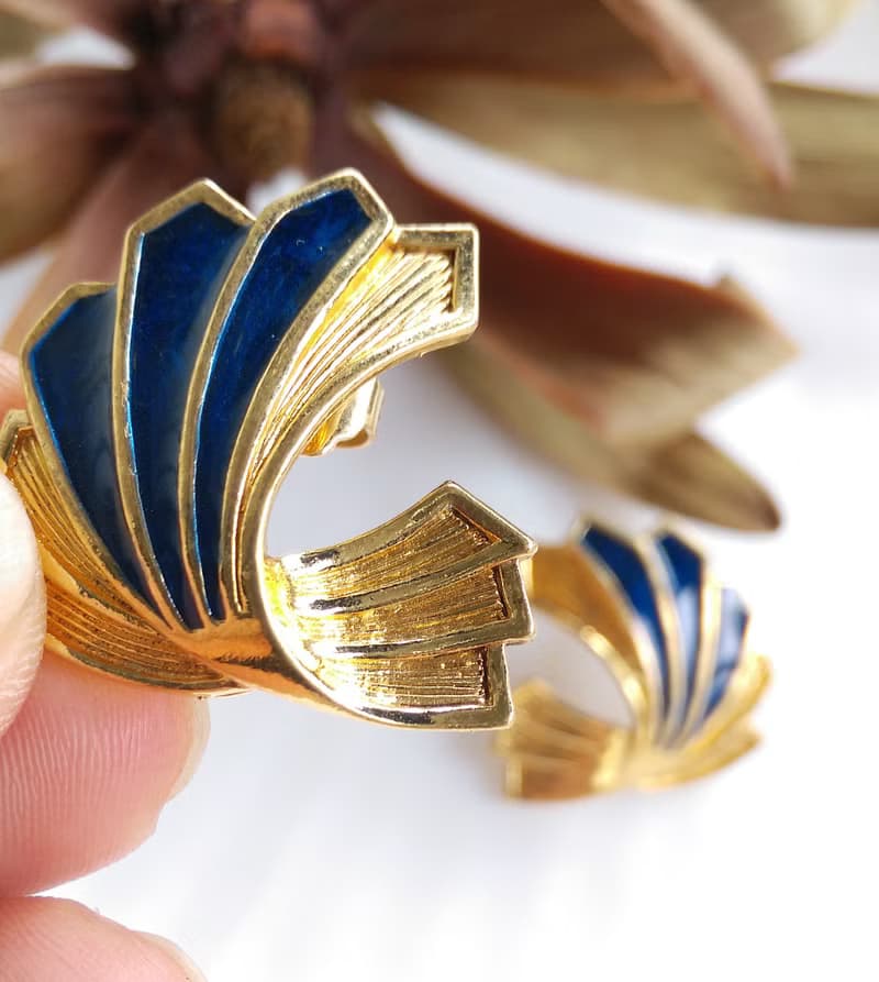 Vintage Jewelry 西洋古董飾品 AVON 對稱 優雅 飛揚 針式耳環