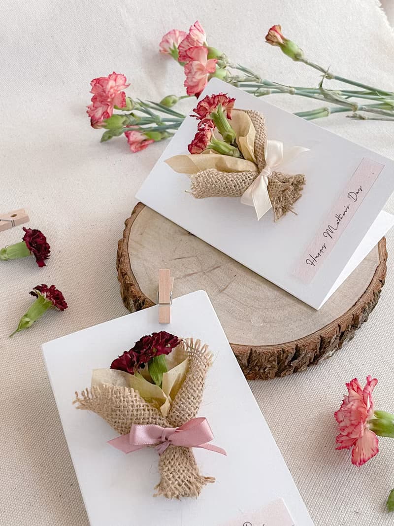 康乃馨田間小花束 x 乾燥康乃馨摺頁卡片