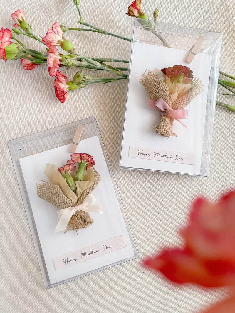 康乃馨田間小花束 x 乾燥康乃馨摺頁卡片