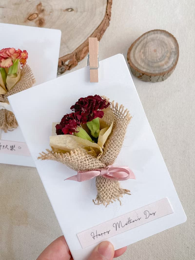 康乃馨田間小花束 x 乾燥康乃馨摺頁卡片