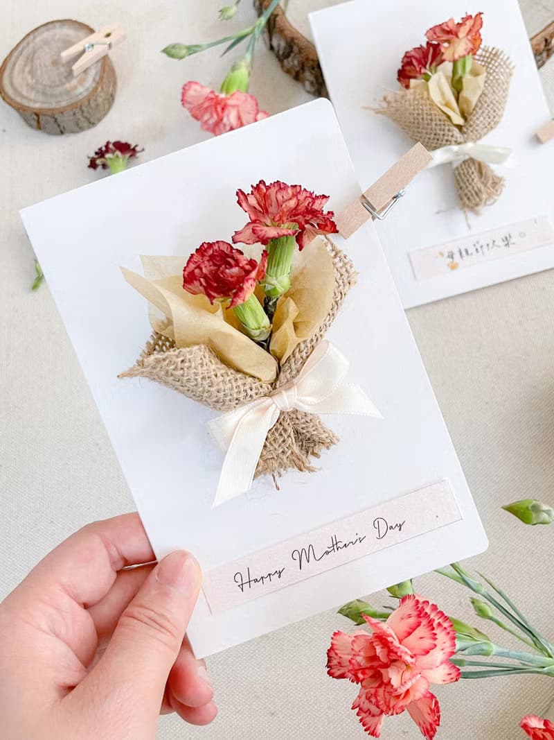 康乃馨田間小花束 x 乾燥康乃馨摺頁卡片