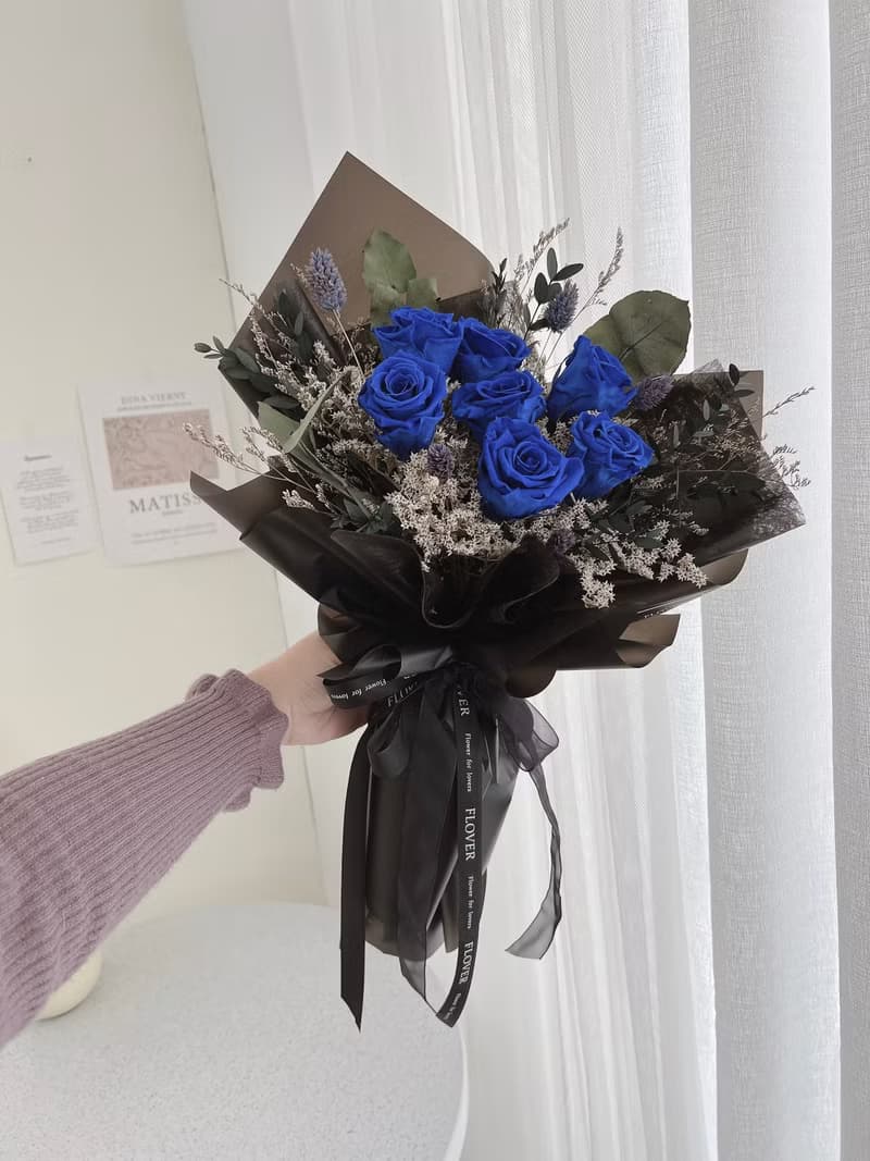 寶藍玫瑰永生花束