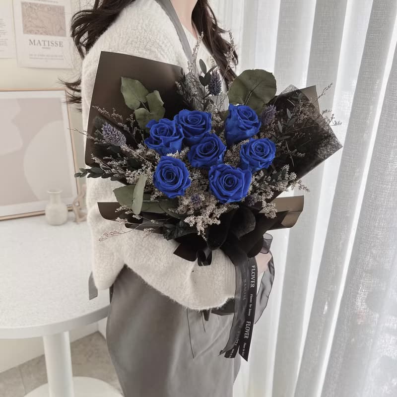 寶藍玫瑰永生花束