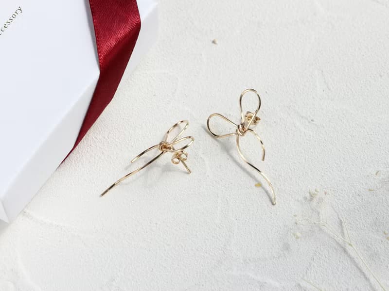 14kgf-vibrant ribbon pierced earrings