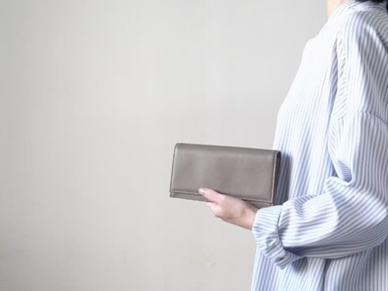 上質イタリア製革で作ったシックな長財布 - Long Wallet - TAUPE - CAREN QUOYLE -