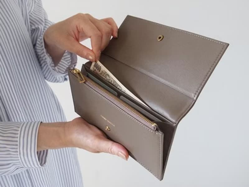 上質イタリア製革で作ったシックな長財布 - Long Wallet - TAUPE - CAREN QUOYLE -