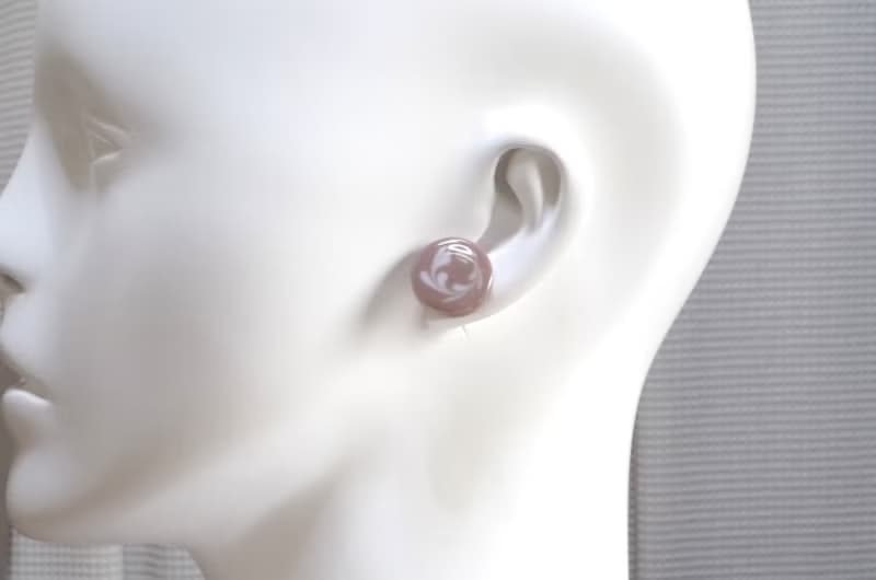 レジンアート　ラテアート風のラウンドピアス・チョコレート