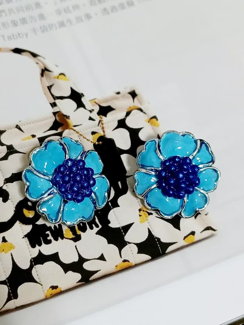 vintage jewelry  Hollycraft  水藍琺瑯花瓣 夾式耳環