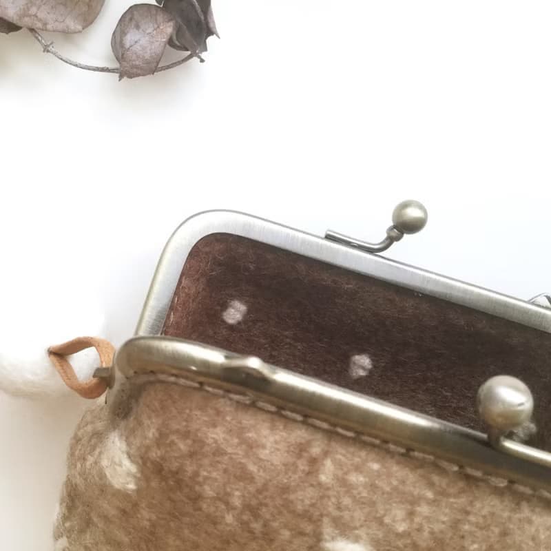 羊毛氈口金包 I 奶茶色 I 方型零錢包 I 嚴選羊毛。純手工製作