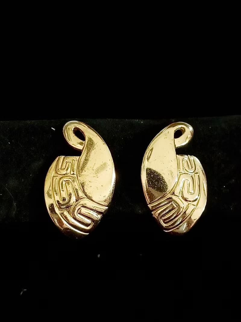 vintage jewelry  MONET古董裝飾圖騰夾式耳環