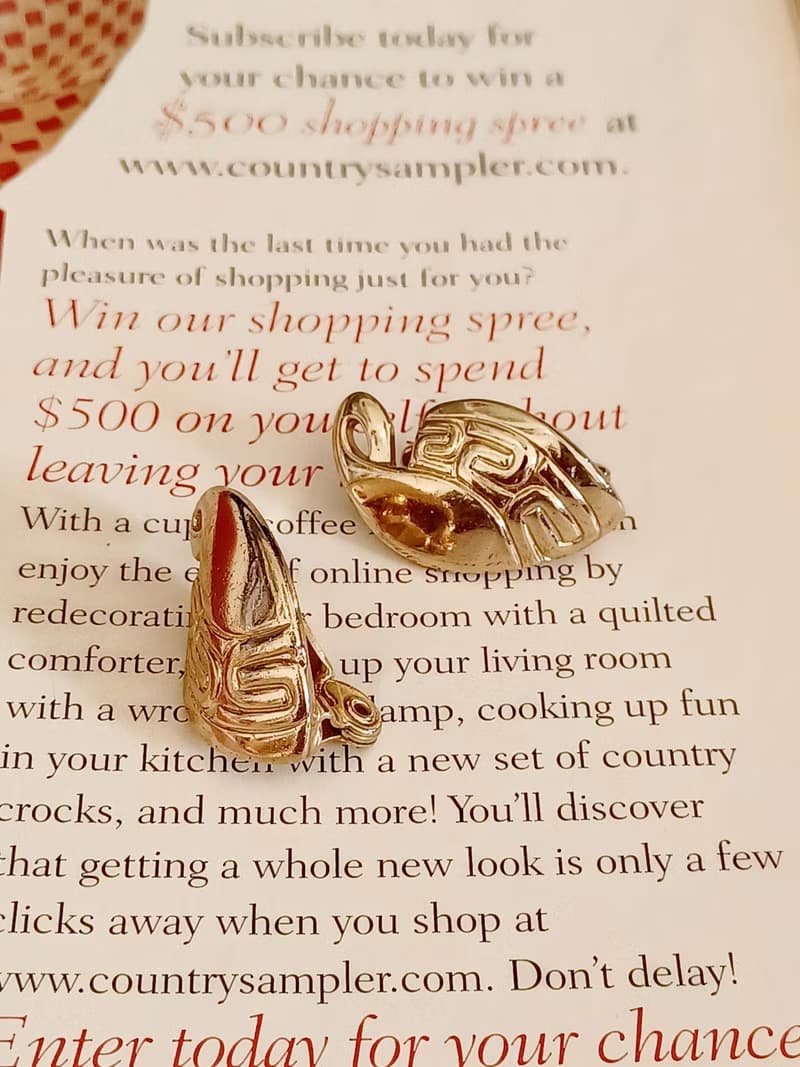vintage jewelry  MONET古董裝飾圖騰夾式耳環